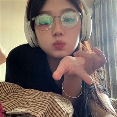 小丑面前
